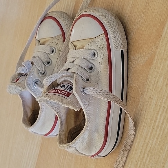 Converse all stars size 4 toddler - Picture 1 of 5